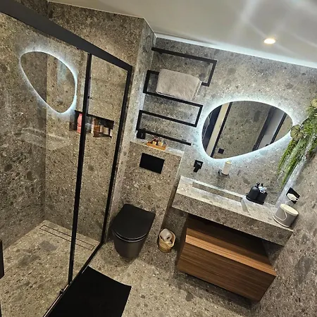 Modern With Sea View 망들리유 라 나플